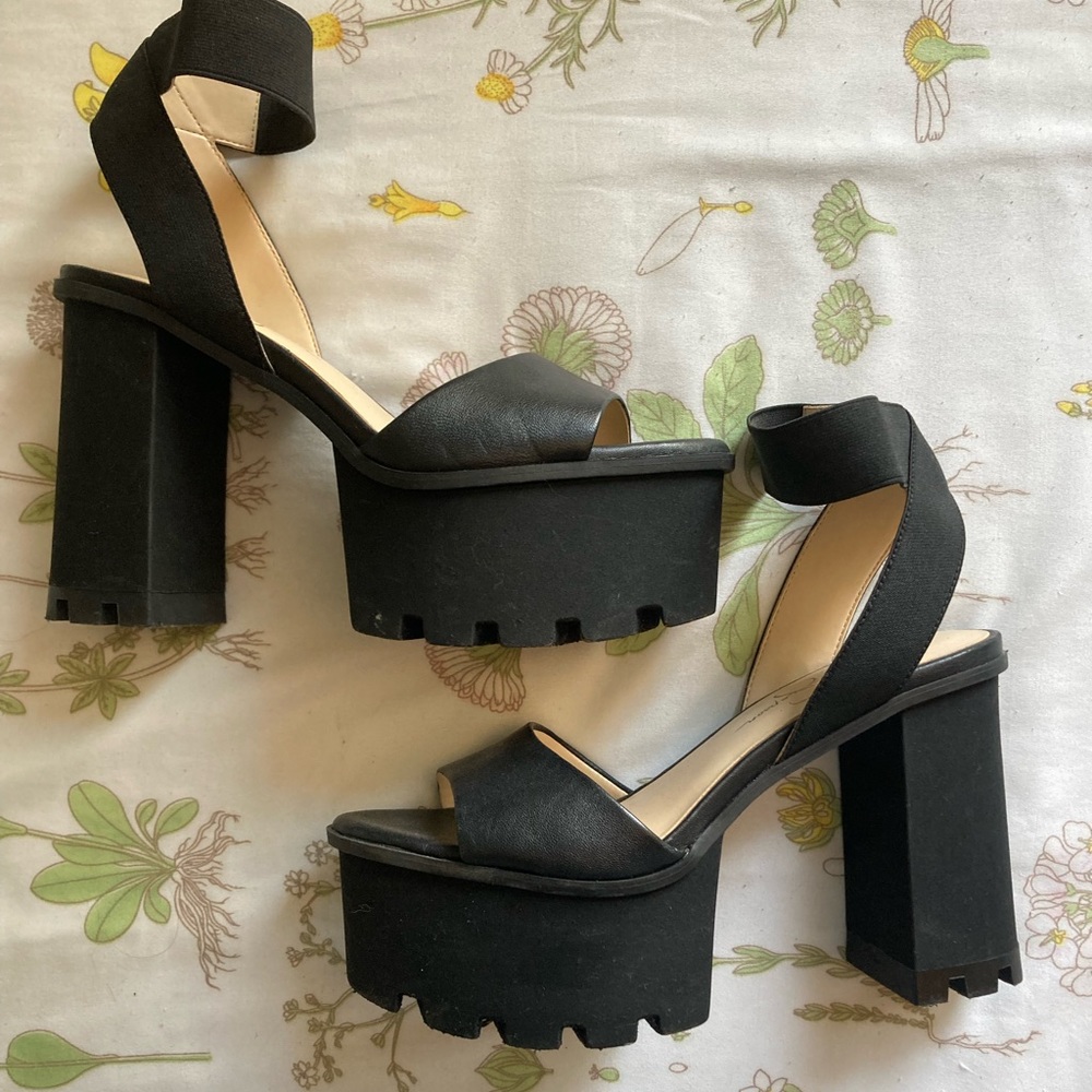 Jessica Simpson platform heels